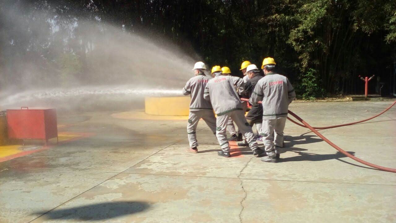 BOMBEIRO (treinamento com mangueira)